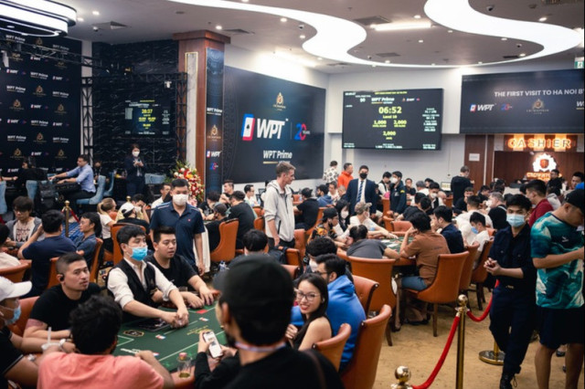 Crown poker hotsell